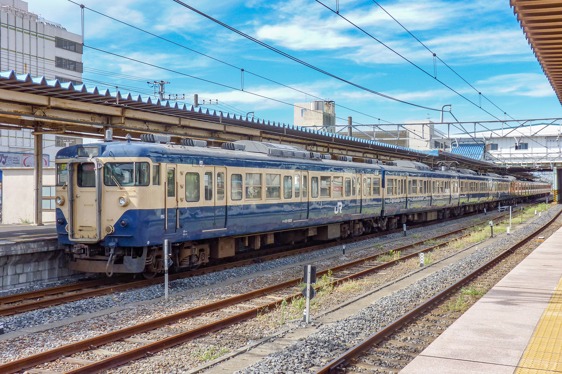 スカ色の千マリS223編成