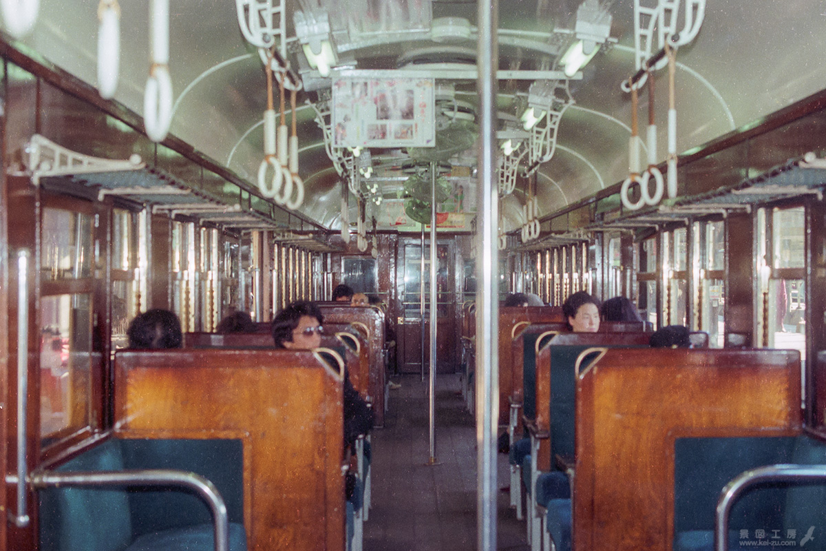 クハ68405の客室