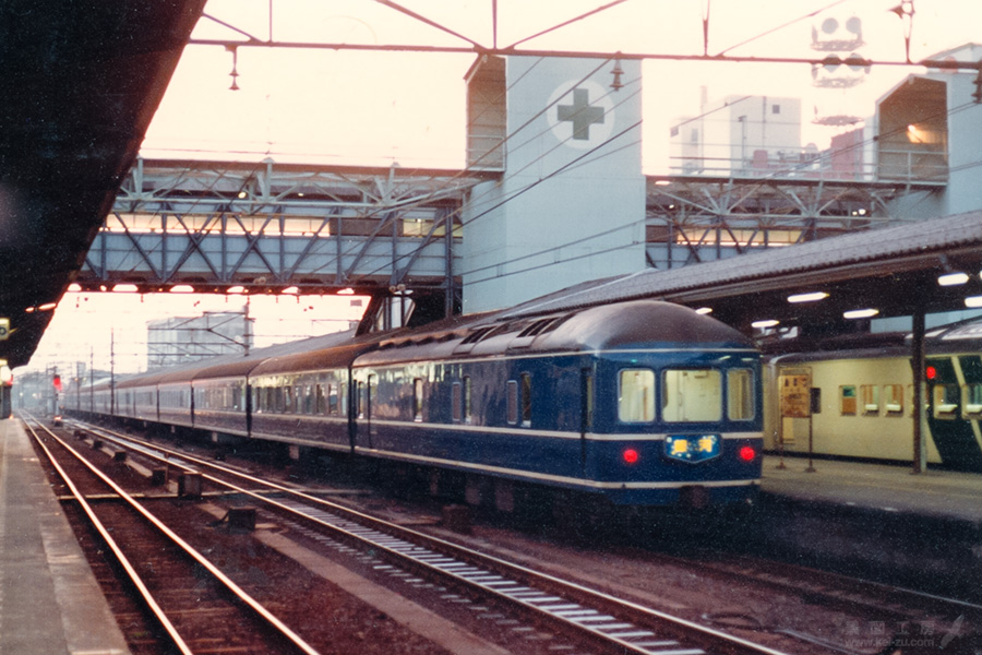 沼津駅に停車中の寝台急行銀河