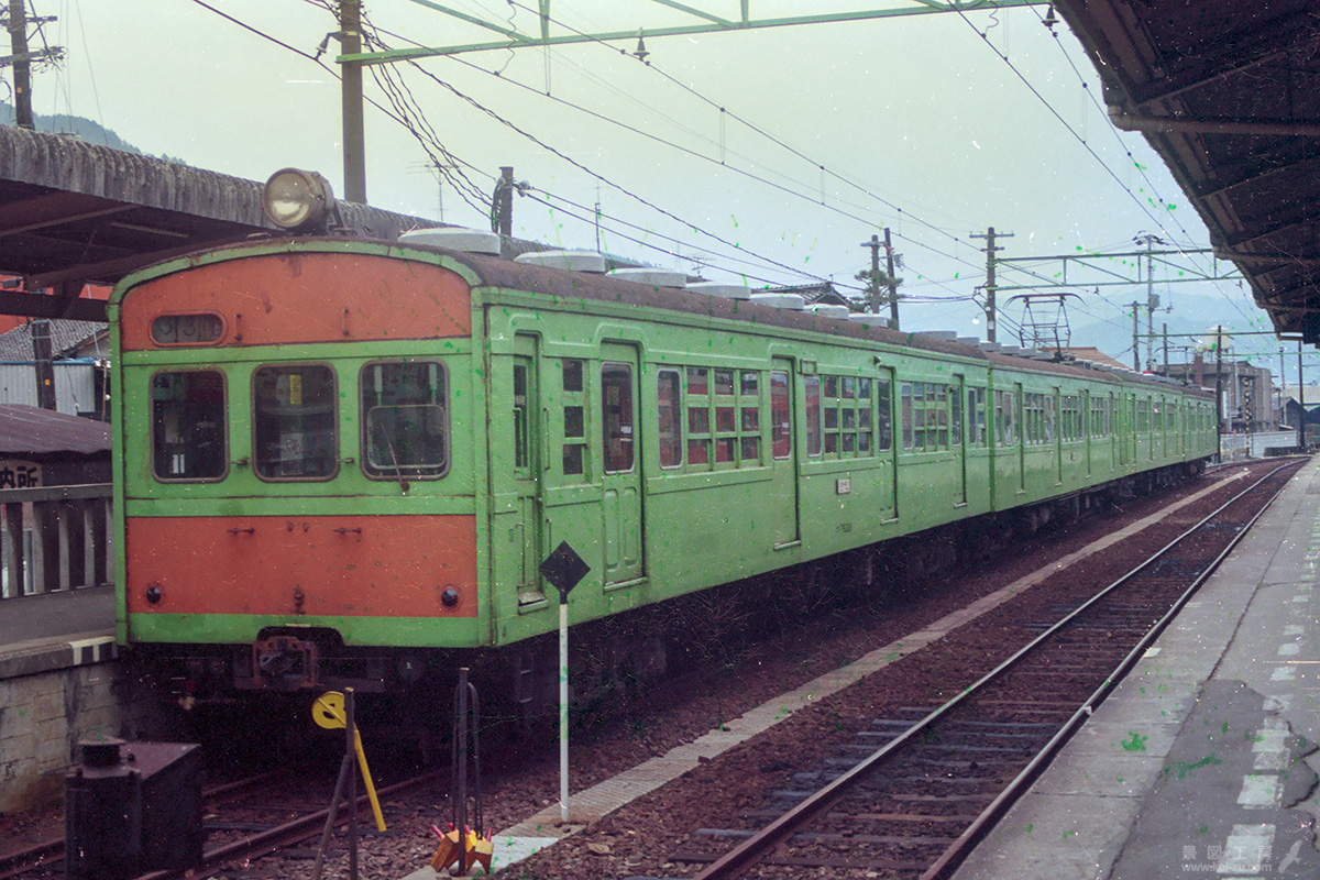 可部駅に停車中の73系