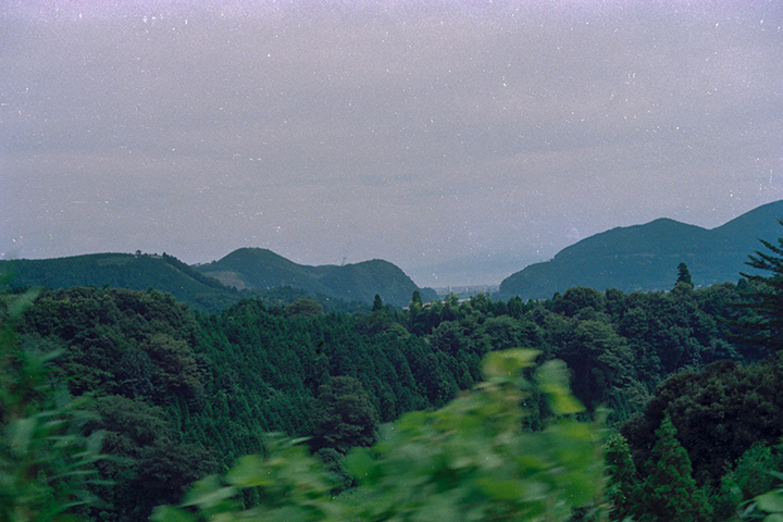 山間から駿河湾を