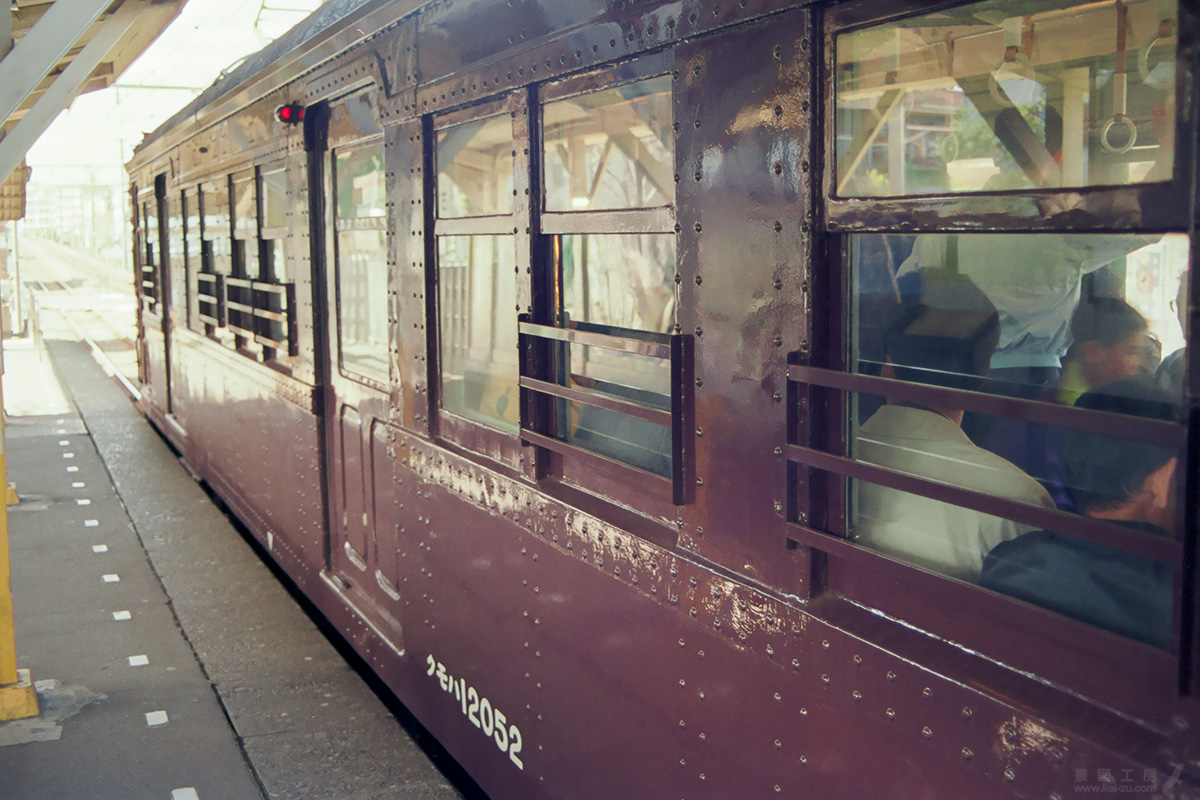 クモハ12052側面