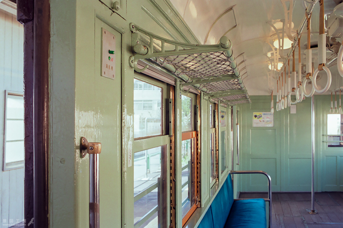 クモハ12052室内