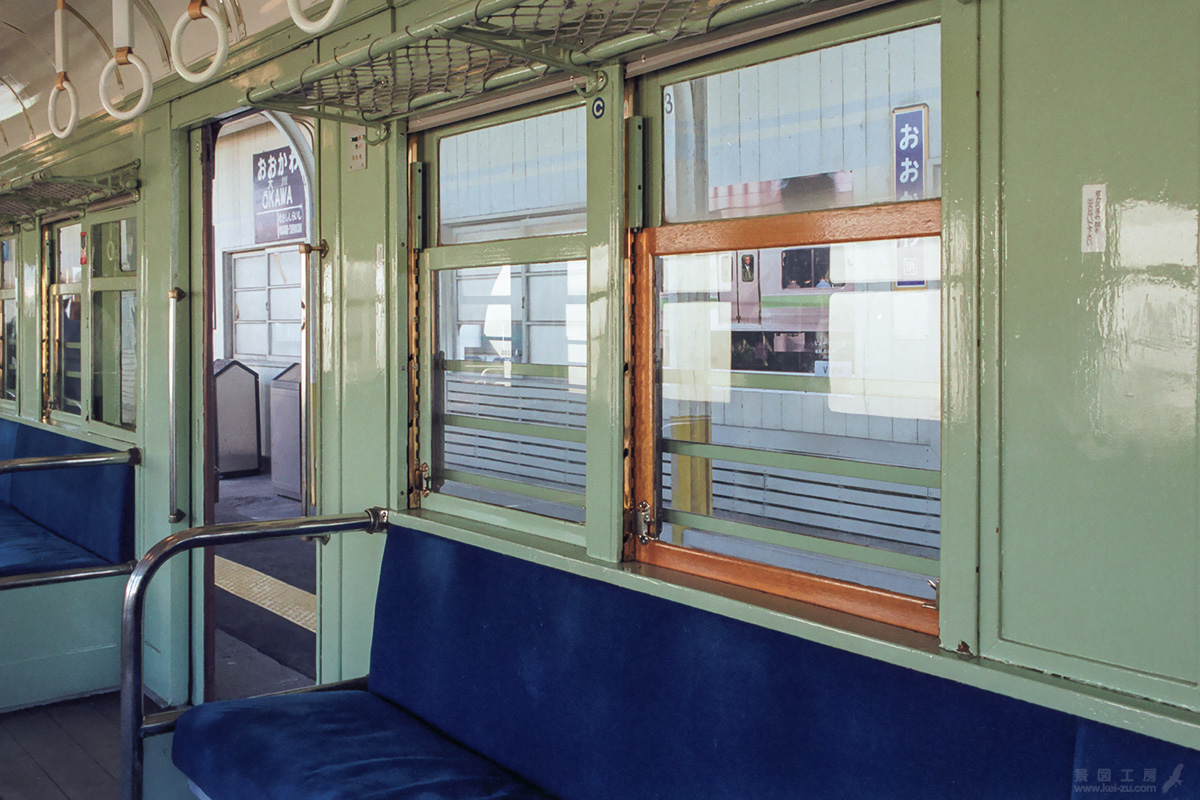 クモハ12052客室窓