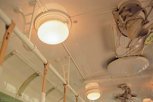 クモハ12053車内照明